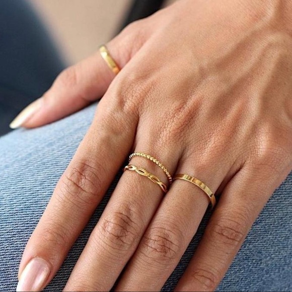 Minimalist 14k Gold Band - Picture 3 of 5